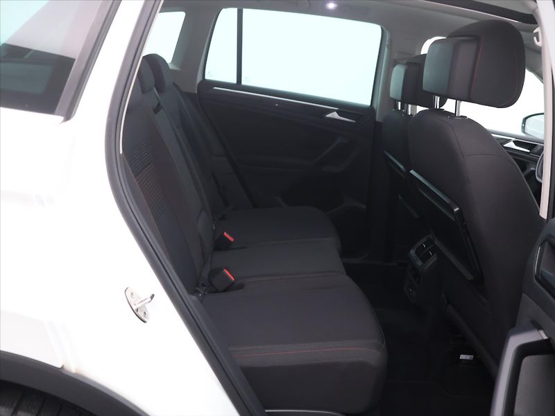 Volkswagen Tiguan 1,4 TSI Sound edice matrix pan - fotka 13 z 31