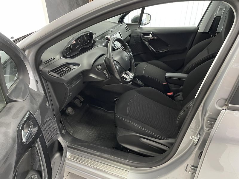 Peugeot 208 1.2 PT ČR 1.MAJ.SERVISKA       - fotka 20 z 25