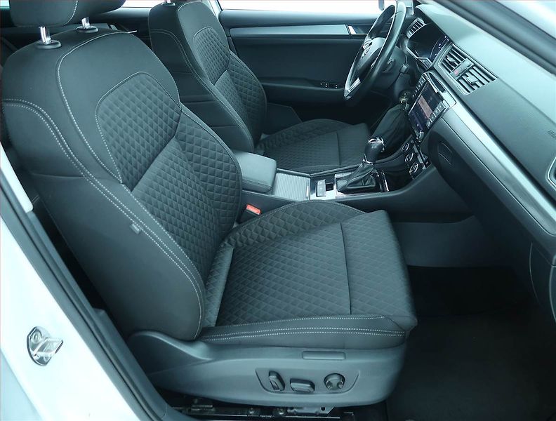Škoda Superb (2017) Style 2.0 TDI, Automat - fotka 9 z 22