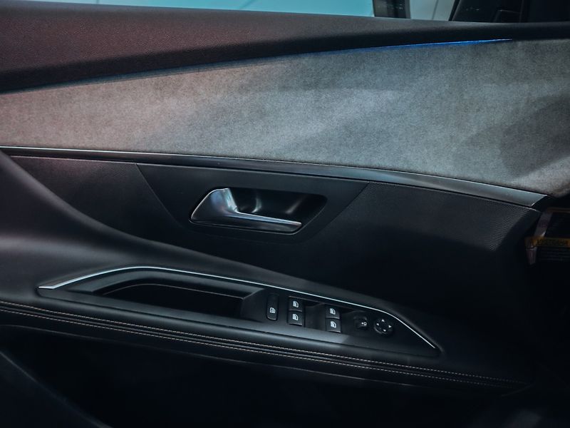 Peugeot 5008 2.0 BlueHDi EAT8 GT Line - fotka 9 z 27