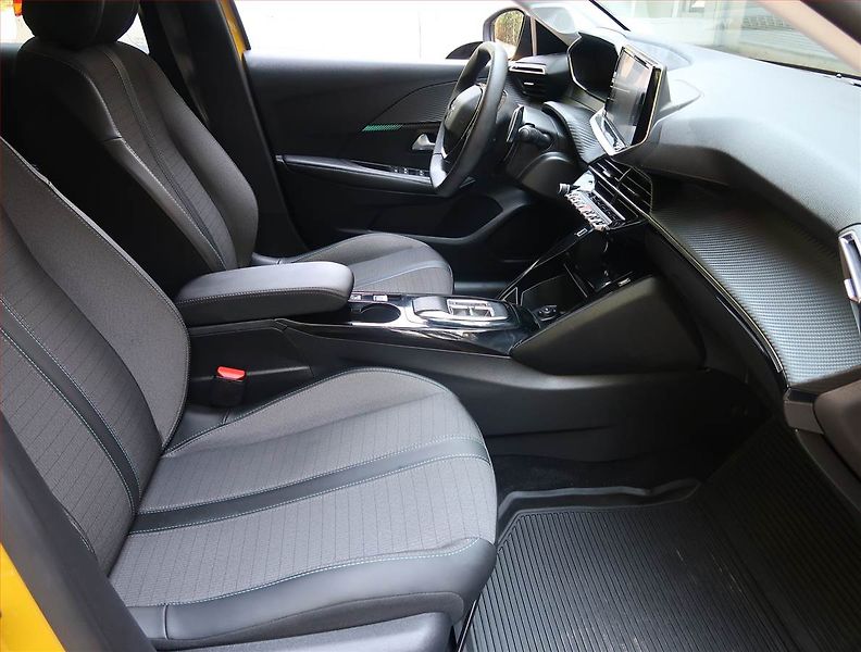 Peugeot 208 (2023) 1.2 PureTech, Automat, ČR - fotka 9 z 21