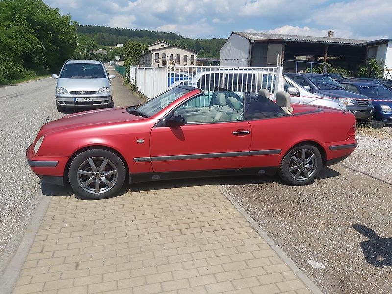 Mercedes-Benz CLK (1998)  320, 160 KW - fotka 19 z 41