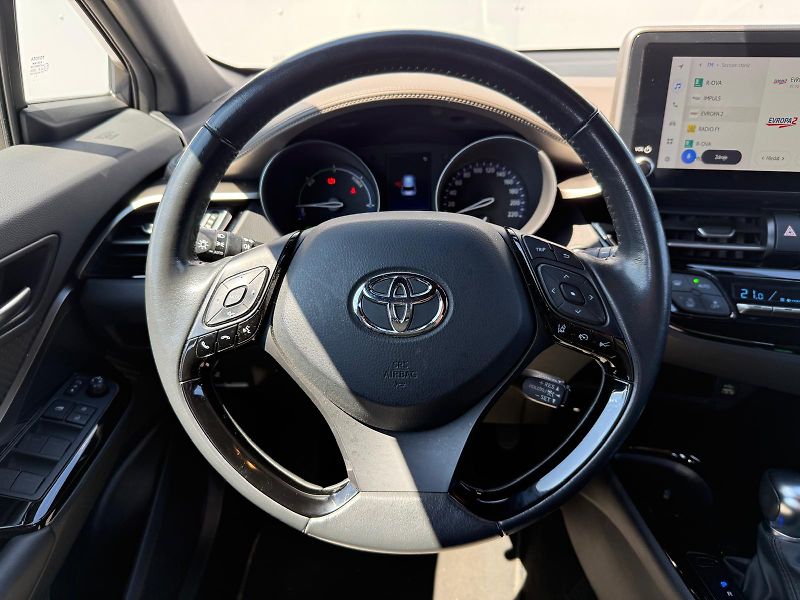 Toyota C-HR 1.8 HSD e-CVT Executive - fotka 14 z 29