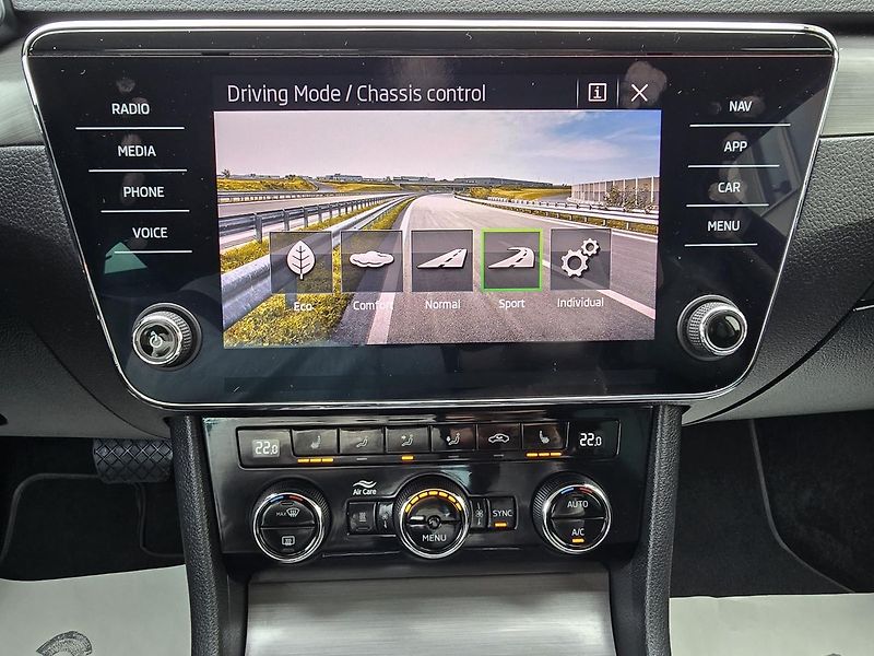 Škoda Superb 200kW 4x4 DSG WEBASTO - fotka 16 z 24