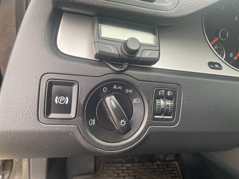 Volkswagen Passat Variant (2010) 1.6 TDi 77 kW - fotka 11 z 28