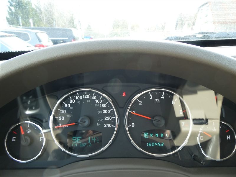 Jeep Cherokee 3,7 L 151kW 4x4, automat - fotka 28 z 37