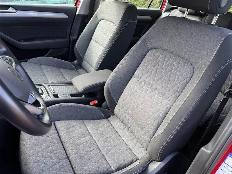 Volkswagen Passat 2.0 TDI Business/Virtual - fotka 19 z 26