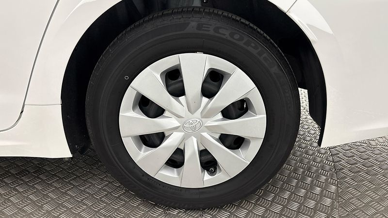 Toyota Corolla 1.8 Hybrid AUT Active Sedan - fotka 19 z 24