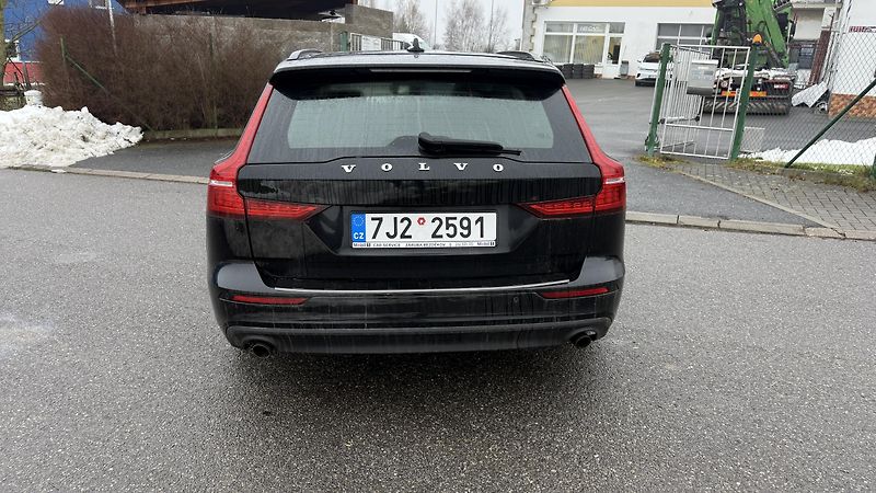 Volvo V60 (2019) D4 140KW AUTOMAT - fotka 7 z 17