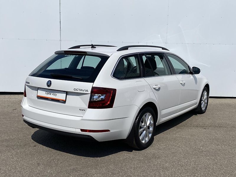 Škoda Octavia Combi 2,0 TDI 135 kW Style DSG - fotka 2 z 25