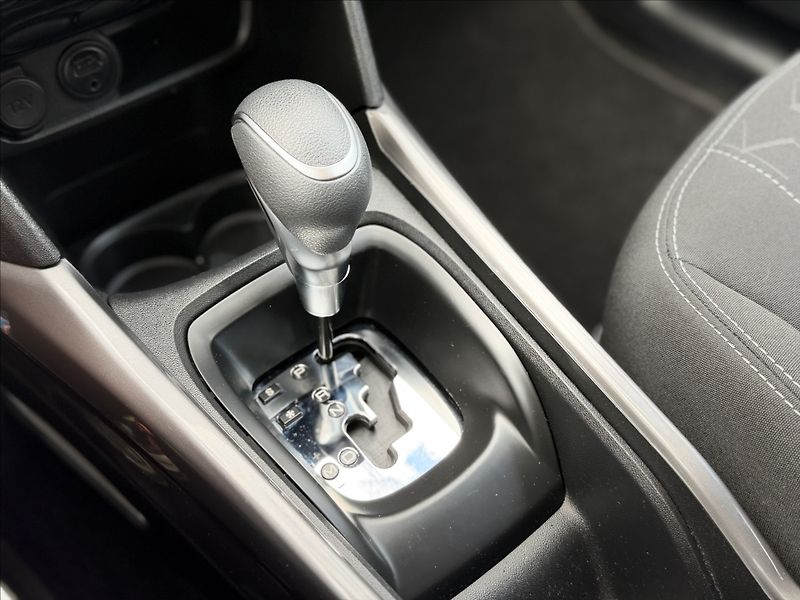 Peugeot 2008 1,2 81kW AUTOMAT,NAVI,NOVÉ ČR - fotka 15 z 32