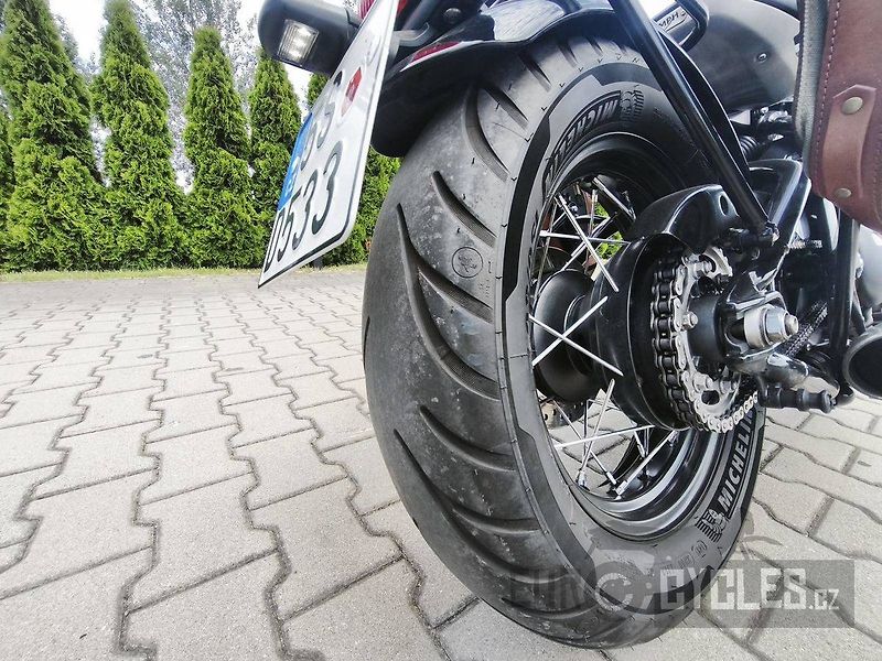 Triumph Bonneville Bobber (2019) - fotka 9 z 15