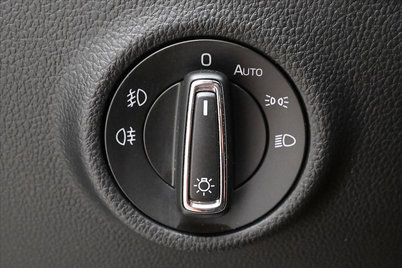 Škoda Superb 2,0 TDI 110 kW DSG Ambition Zá - fotka 25 z 29