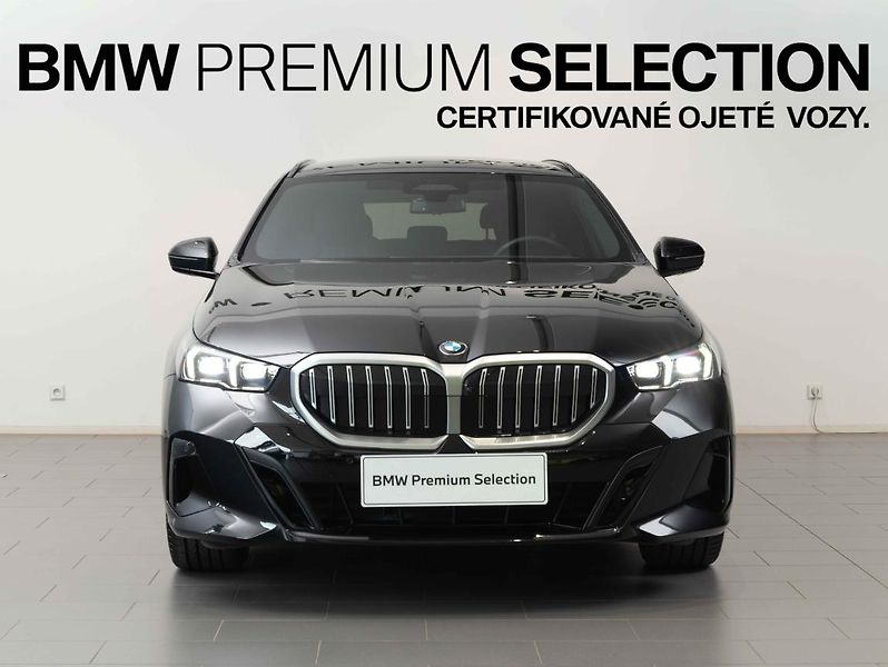 BMW Řada 5 540d xDrive Touring - fotka 4 z 22