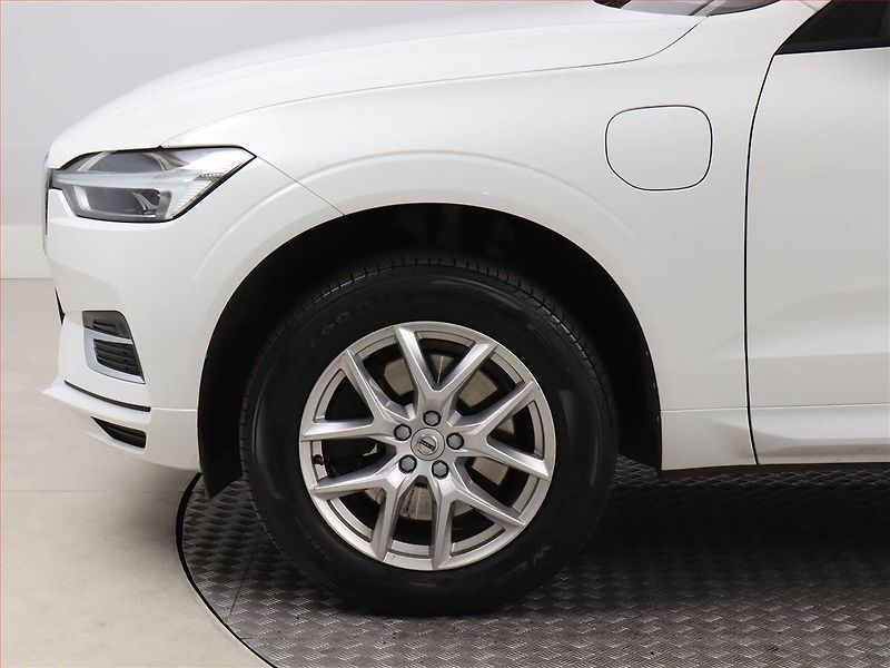 Volvo XC60 (2017) T8 Twin Engine - fotka 15 z 24