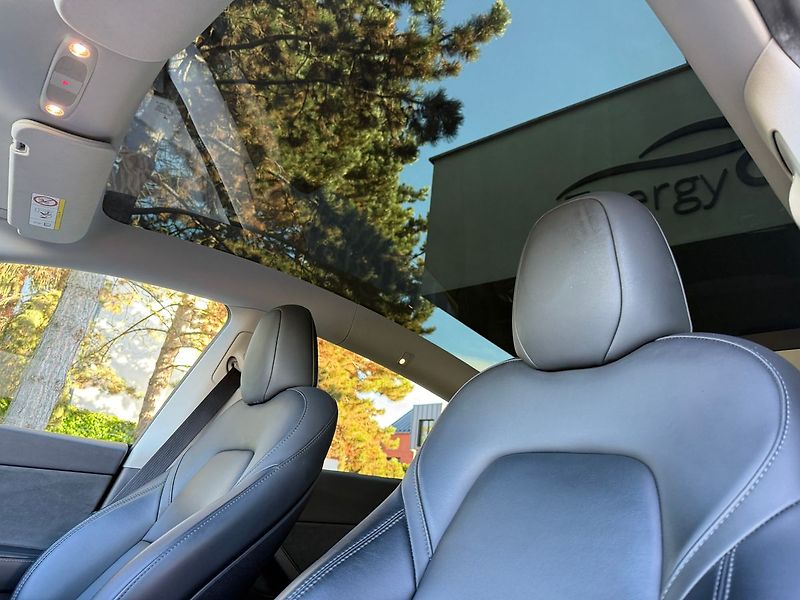 Tesla Model Y Standart Range LFP - fotka 13 z 40