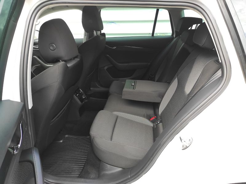 Škoda Octavia 2,0TDi 85kW, Ambition Plus, ČR - fotka 15 z 29