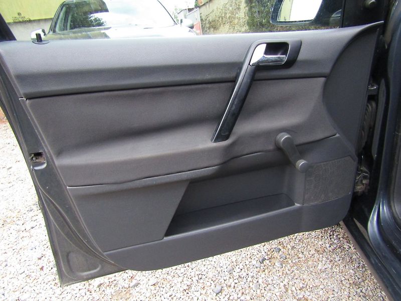 Volkswagen Polo (2005) 1.2i 40kW   CZ PŮVOD - fotka 18 z 31