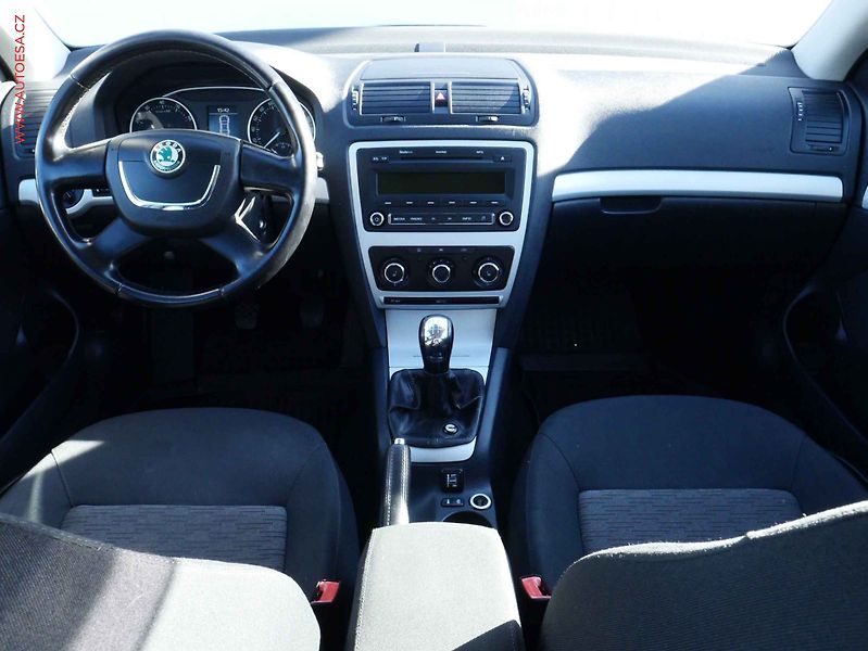 Škoda Octavia (2010) 1.6 LPG, AC, TZ, park.čidla - fotka 8 z 14