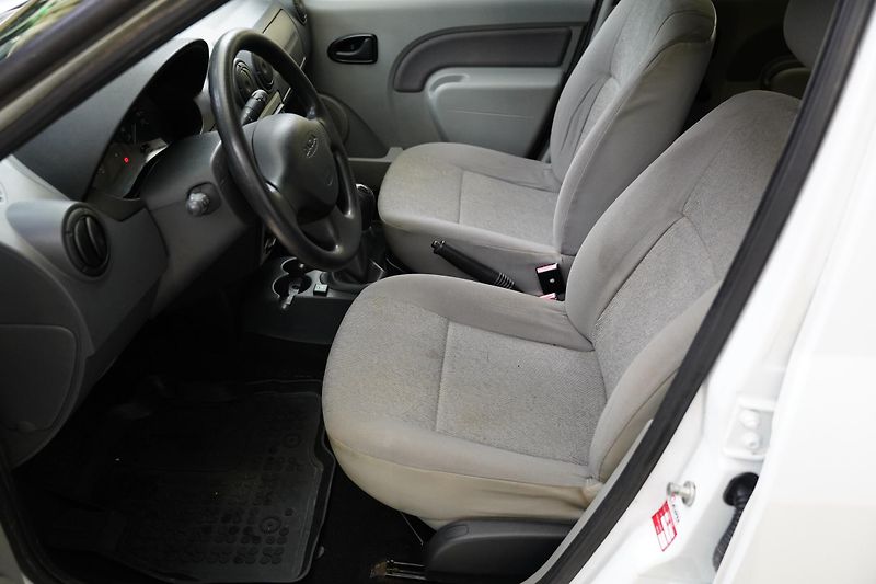 Dacia Logan - fotka 10 z 21