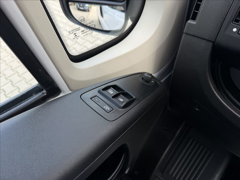 Fiat Ducato 2.3 L3H2 9 Míst - fotka 13 z 17