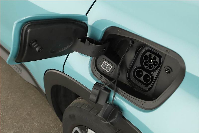 Jeep Avenger (2024) 54 kWh, SoH 95% - fotka 17 z 18