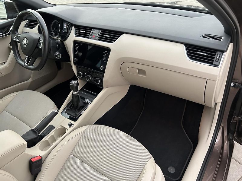 Škoda Octavia 2.0 TDI Style Plus - fotka 27 z 30