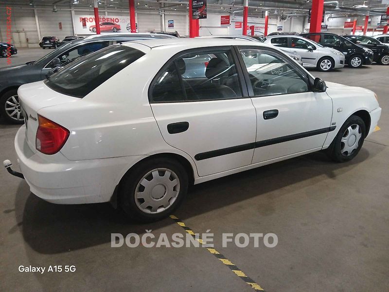 Hyundai Accent (2004) 1.5 CRDI - fotka 2 z 3