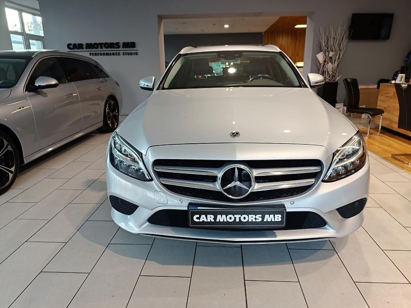 Mercedes-Benz Třídy C 220 d Avantgarde kombi - fotka 2 z 31