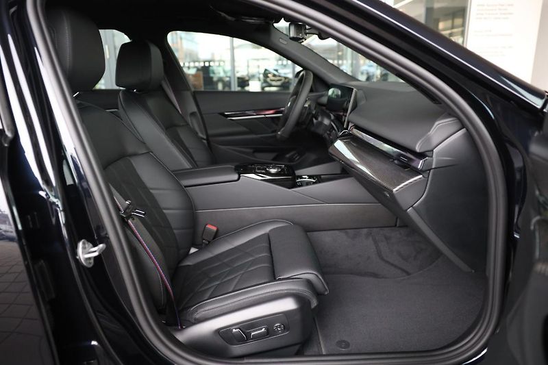 BMW Řada 5 540d xDrive Touring - fotka 14 z 18