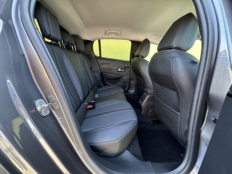 Peugeot 208 (2021) 1.2 PureTech ALLURE *AUTOMAT  - fotka 27 z 41