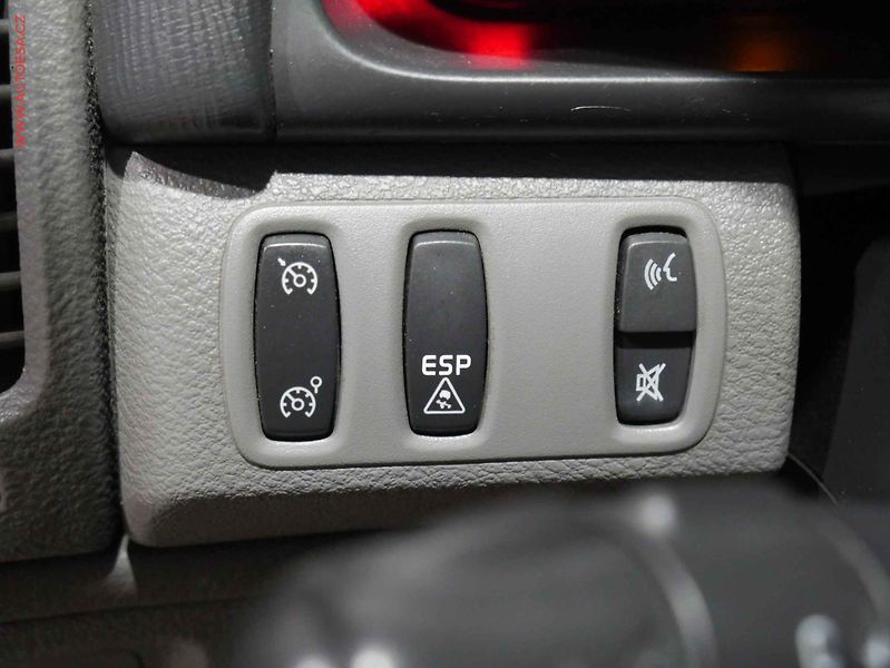 Renault Laguna (2001) 1.8 16V, Xenon, kůže - fotka 17 z 19
