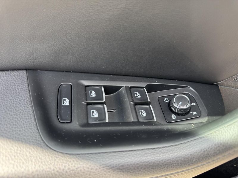 Volkswagen Passat 2.0TDi R-Line 110kWDSG - fotka 14 z 27