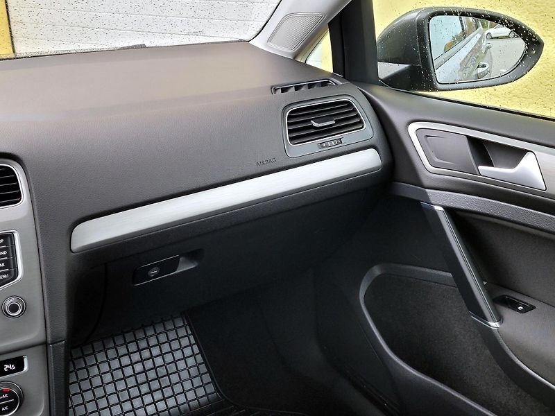 Volkswagen Golf 1,6 TDi CZ*DIGIKLIMA*SERVIS - fotka 28 z 43