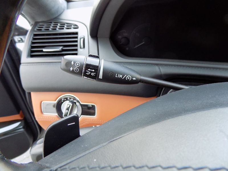 Mercedes-Benz CL (2010) 500 AMG/4-Matic/Designo/ - fotka 24 z 42