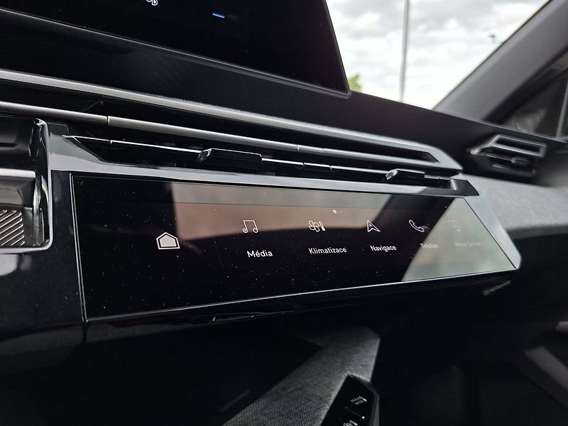 Peugeot 3008 ALLURE HYBRID 145k e-DCS6 - fotka 27 z 29