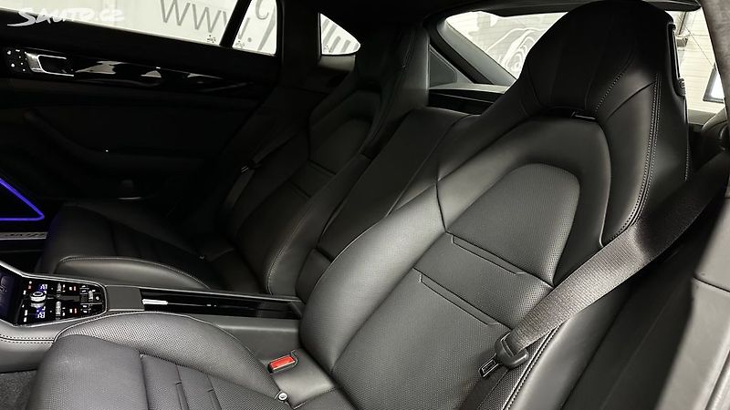 Porsche Panamera TURBO S E-HYBRID 700 koní - fotka 31 z 51