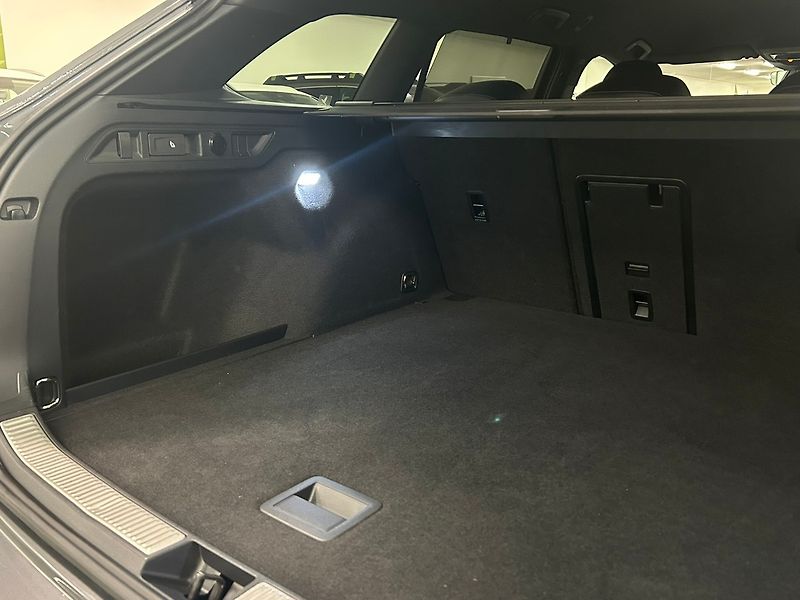 Volkswagen Passat (2025) R-Line Black 142kW DSG 4WD | Z - fotka 17 z 65