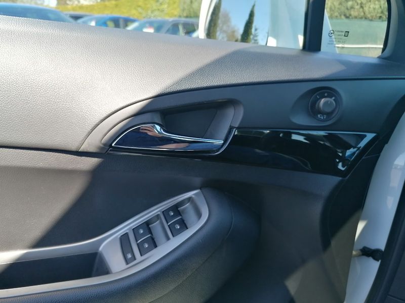 Chevrolet Orlando (2011) 2.0CDTi 120kW Šíbr,Kůže,7-míst - fotka 21 z 27