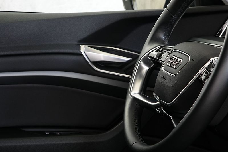 Audi e-tron 55 300kW Kessy ACC HUD ZÁRUKA - fotka 18 z 37