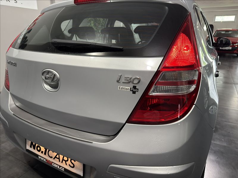 Hyundai i30 1,4   CVVT 95.000KM KLIMA - fotka 21 z 25