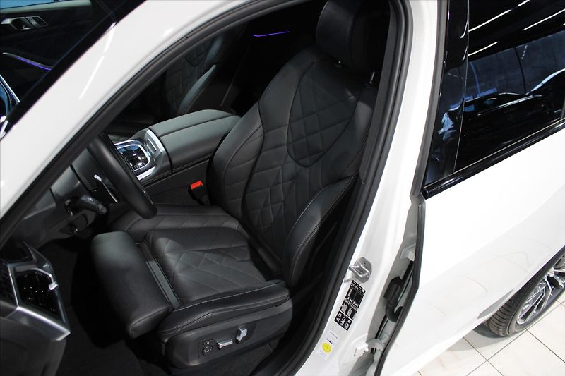 BMW X5 xDrive30d M Sport DAProf/NezTo - fotka 8 z 35