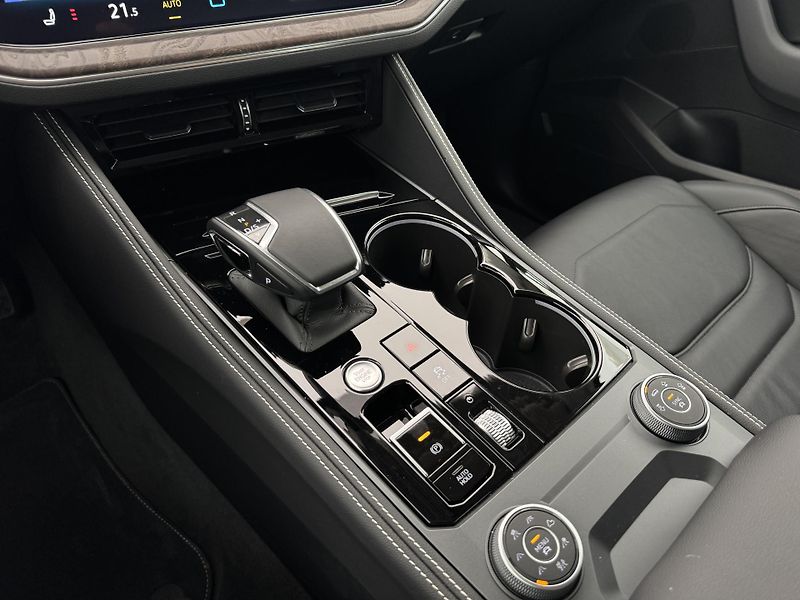 Volkswagen Touareg 3.0Tdi*1-MAJ*DPH*ELEGANCE* - fotka 25 z 44