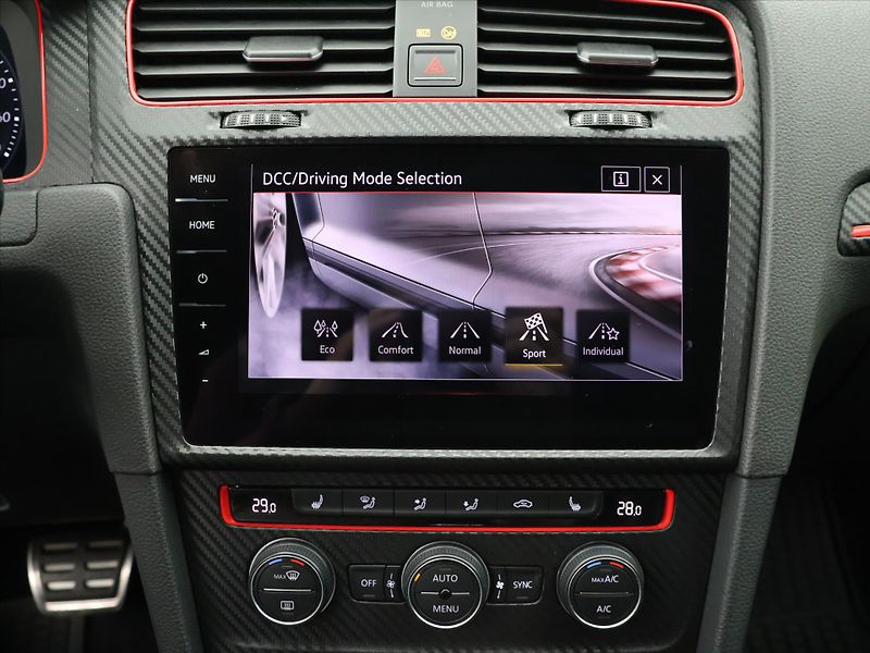Volkswagen Golf 2,0 TSI GTI 180kW Performance - fotka 19 z 29