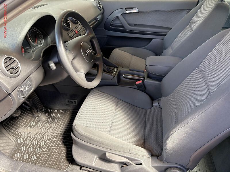 Audi A3 (2004) 1.6i, autoAC - fotka 9 z 13
