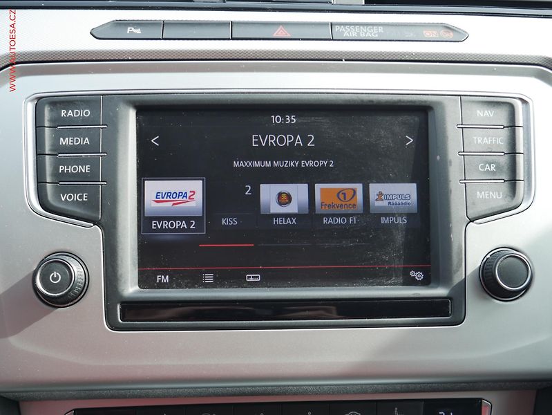 Volkswagen Passat (2015) 2.0TDi, AC, LED, park.asist - fotka 12 z 24