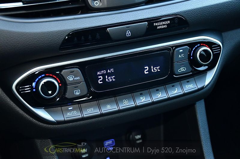 Hyundai i30 1.6CRDi NAVI KAMERA CARPLAY - fotka 31 z 48