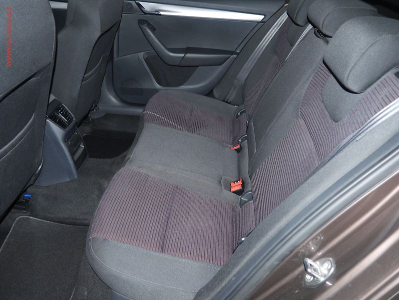 Škoda Octavia (2013) 1.6 TDi, ČR, Sport, bixen, - fotka 10 z 21
