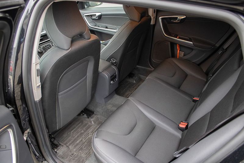Volvo V60 - fotka 30 z 36