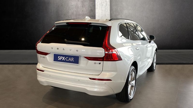 Volvo XC60 CORE, B4 AWD, 145+10 kW / 197+ - fotka 3 z 35